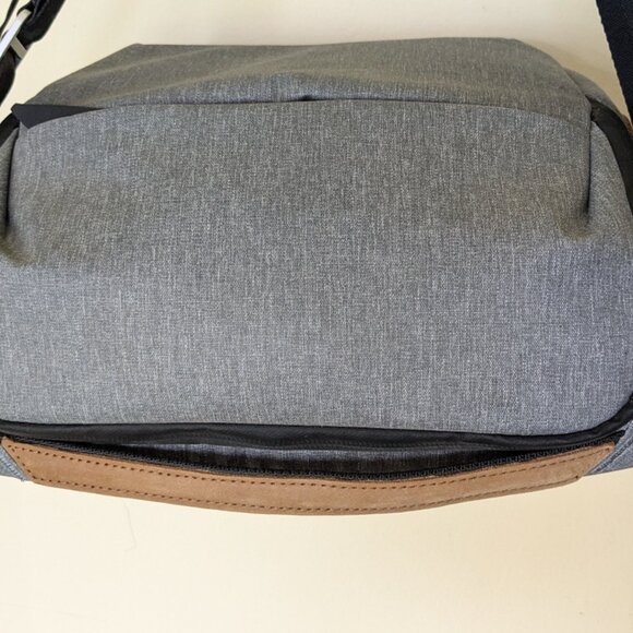 Peak Design 5L everyday sling, ash grey,  NWT - Picture 5 of 6